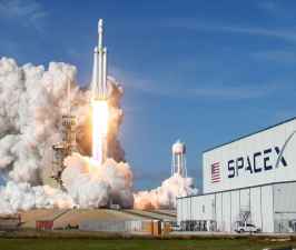 SpaceX NASA's plan to send astronauts into space stalled.jpg
