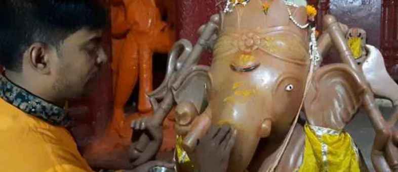 God Ganesh is also distraught with unbearable heat, sweat is released.jpg God Ganesh is also distraught with unbearable heat, sweat is released.jpg