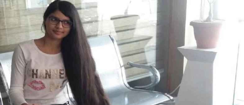 This young woman has the longest hair in the world, a place in the Guinness Book of World Records.jpg This young woman has the longest hair in the world, a place in the Guinness Book of World Records.jpg