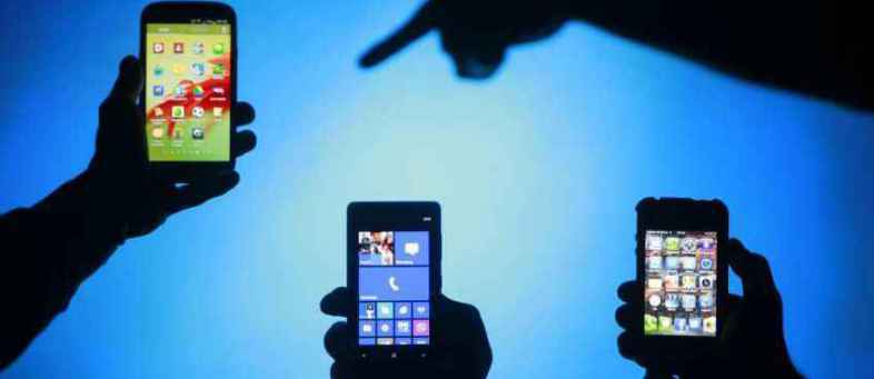 105856-smartphones-reuters.jpg 105856-smartphones-reuters.jpg