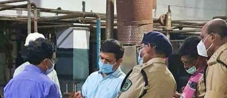 Visakhapatnam 2 killed, 4 seriously injured in gas leak at pharma co.jpg Visakhapatnam 2 killed, 4 seriously injured in gas leak at pharma co.jpg