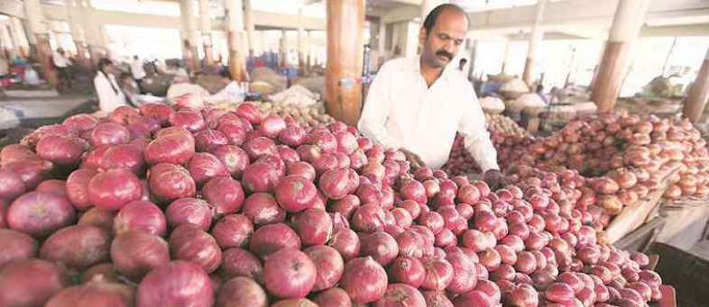 NAFED offloads nearly all onion stocks in open market.jpg NAFED offloads nearly all onion stocks in open market.jpg