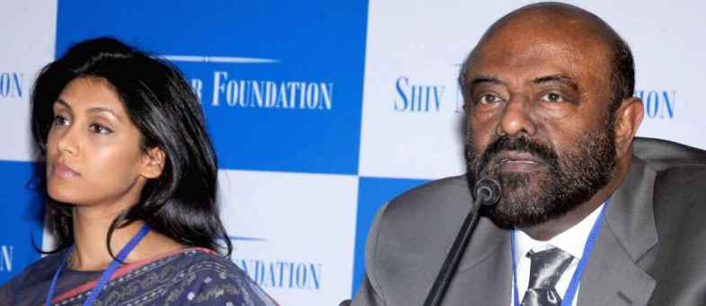 Shiv Nadar steps down as chairman of HCL Tech, daughter Roshni takes over.jpg Shiv Nadar steps down as chairman of HCL Tech, daughter Roshni takes over.jpg