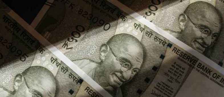 Crude and Corona Fear Drag Rupee Lower Rupee Dips 36 Paisa This Week.jpg Crude and Corona Fear Drag Rupee Lower Rupee Dips 36 Paisa This Week.jpg