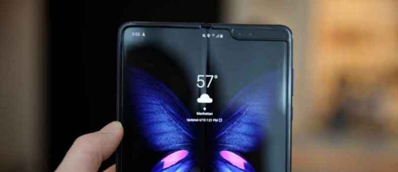 Samsung’s $2,000 folding phone is breaking for some users after two days.jpg Samsung’s $2,000 folding phone is breaking for some users after two days.jpg