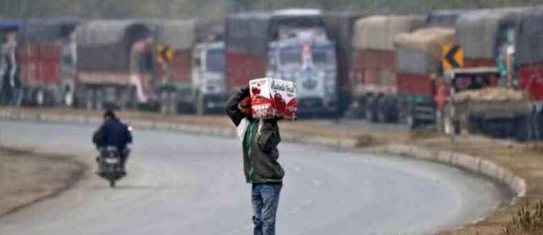 Kashmir apple trade picks up again under shadow of militant attacks.jpg Kashmir apple trade picks up again under shadow of militant attacks.jpg