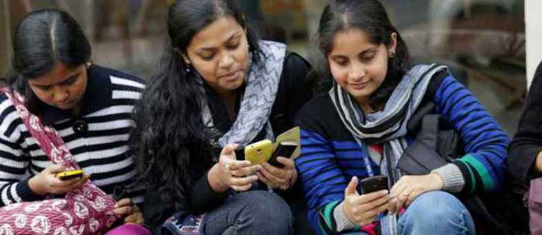 SmartPhone users in India is double to 86 crore by 2022.jpg SmartPhone users in India is double to 86 crore by 2022.jpg