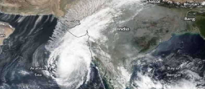 Cyclone Vayu intensifies in Gujarat, Heavy rainfall expected, may delay rains.jpg Cyclone Vayu intensifies in Gujarat, Heavy rainfall expected, may delay rains.jpg