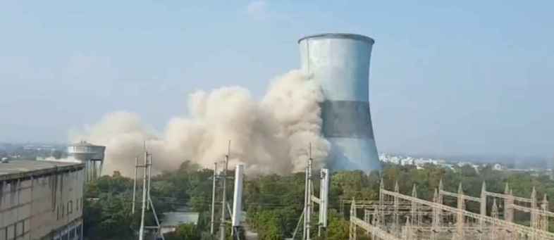 2 towers of the capital's nonuse thermal power station were demolished.jpg 2 towers of the capital's nonuse thermal power station were demolished.jpg