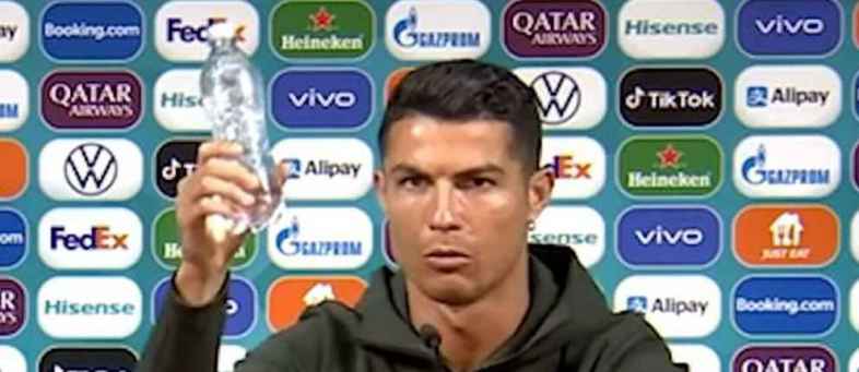 Coca-Cola Ronaldo has given Coca-Cola such a soft blow.jpg Coca-Cola Ronaldo has given Coca-Cola such a soft blow.jpg