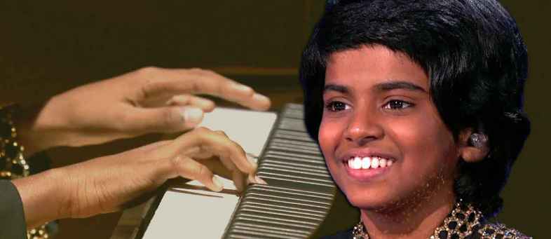 piano player.jpg piano player.jpg