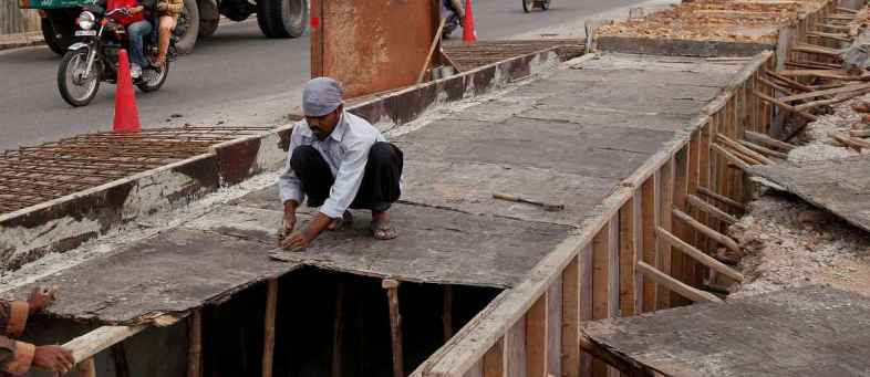 Around 438 infrastructure projects show cost overrun of Rs 4.3 lakh crore.jpg Around 438 infrastructure projects show cost overrun of Rs 4.3 lakh crore.jpg