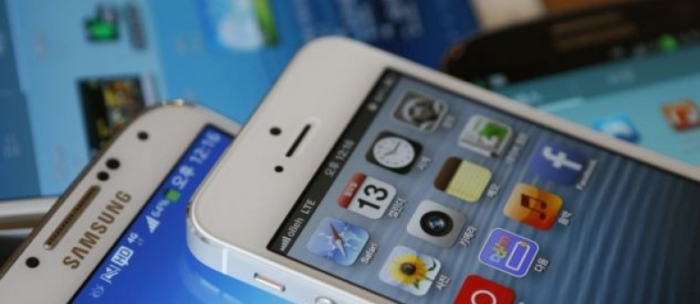 Apple, Samsung iPhone's patent.jpg Apple, Samsung iPhone's patent.jpg