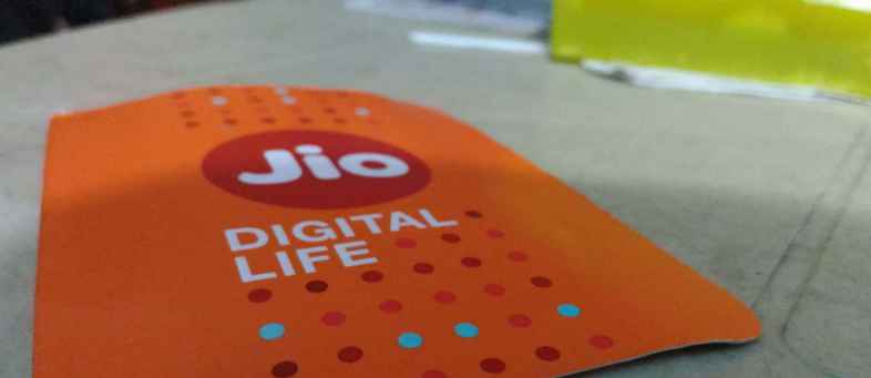 Jio Looks To Take On Incumbent Operators In Postpaid Mobile Market (2).jpg Jio Looks To Take On Incumbent Operators In Postpaid Mobile Market (2).jpg