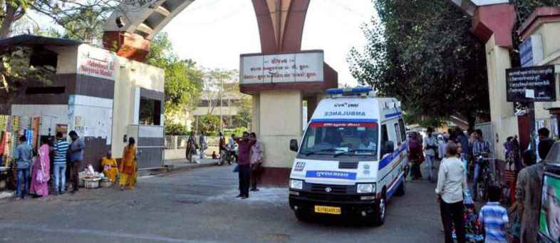 As The Kite Caught A Baby Coming Down The Train In Surat, His Feet Were Cut Off.jpg As The Kite Caught A Baby Coming Down The Train In Surat, His Feet Were Cut Off.jpg