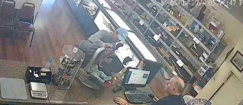 How Much is He Worth US Man Tries to Pawn His Baby.jpg How Much is He Worth US Man Tries to Pawn His Baby.jpg