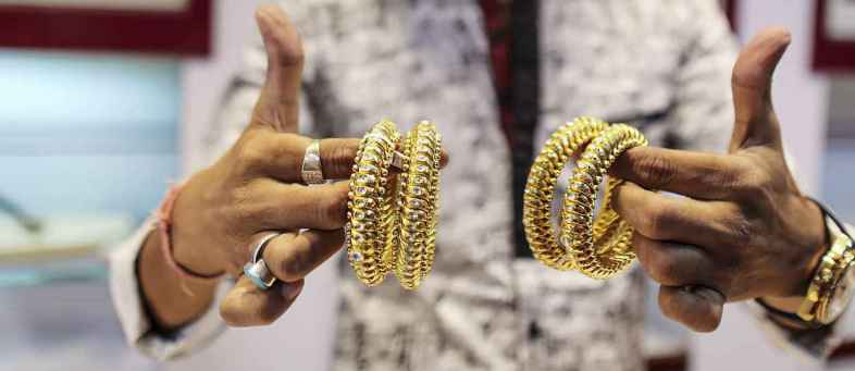 Silver price up and Gold storng due to retail demand, Rupee higher against dollar.jpg Silver price up and Gold storng due to retail demand, Rupee higher against dollar.jpg